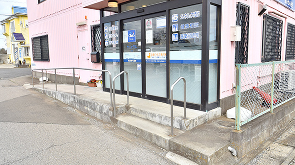 クオール薬局八街店の入口
