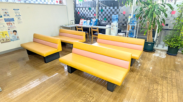 マリオン薬局西千葉店の待合スペース