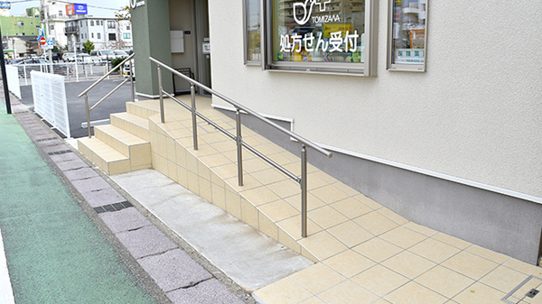 とみざわ薬局駅前店のバリアフリー設備