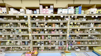 ライオン薬局はざま店の薬棚