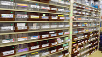 ライフ中央薬局の薬棚