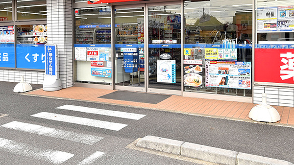 ローソンクオール薬局市原八幡店の入口