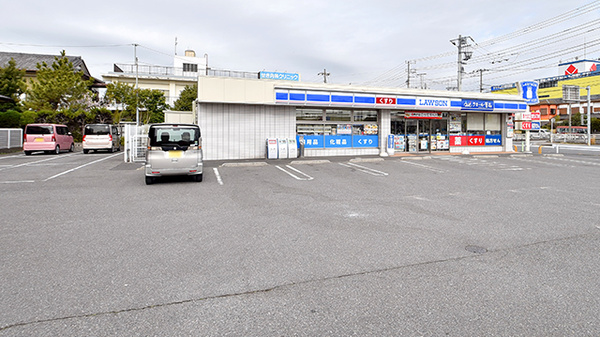 ローソンクオール薬局市原八幡店の駐車場