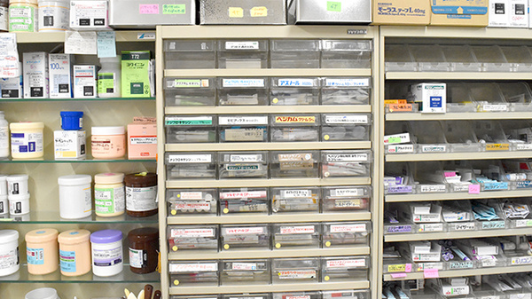 わかな薬局おゆみ野店の薬棚