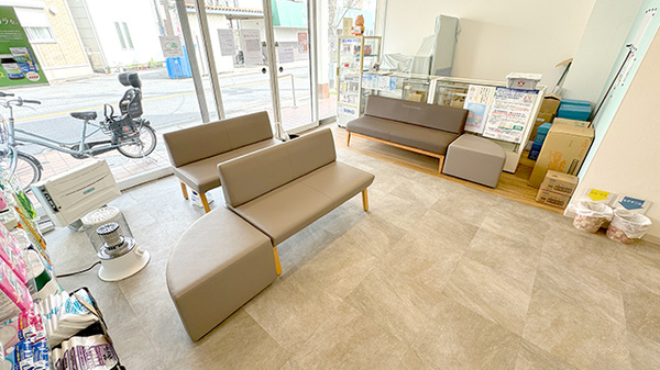 河野薬局の待合スペース