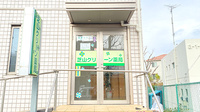 芝山グリーン薬局の入口
