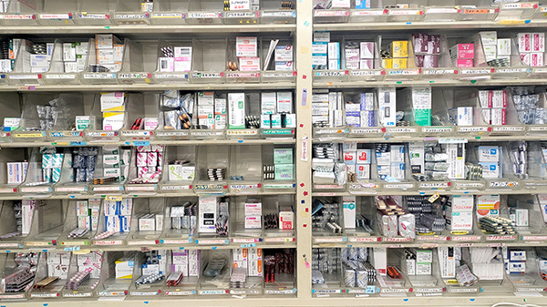 大洋薬局稲毛店の薬棚