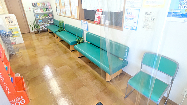 大洋薬局小仲台店の待合スペース