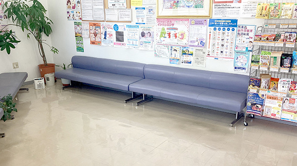 大洋薬局志津店の待合スペース