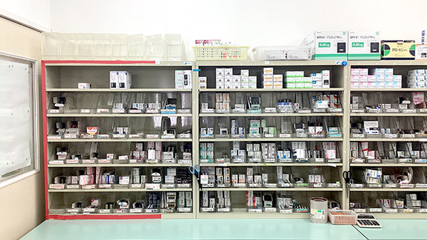 大洋薬局志津店の薬棚