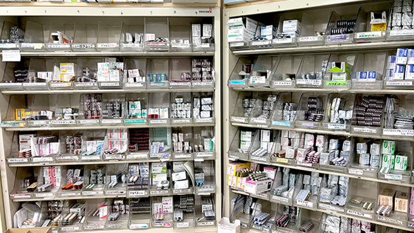 大洋薬局八日市場店の薬棚