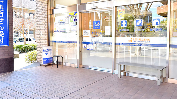 クオール薬局妙典店の入口