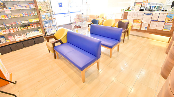 クオール薬局妙典店の待合スペース