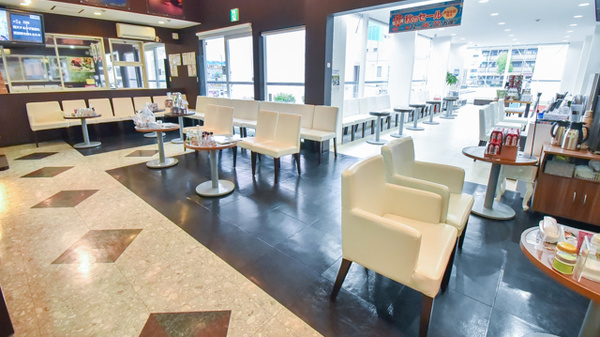 薬局メディクス おゆみの店の待合スペース