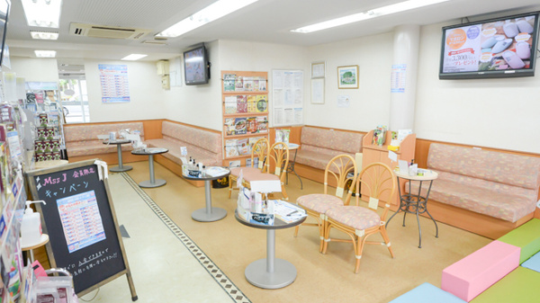 薬局メディクス 新浦安店の待合スペース
