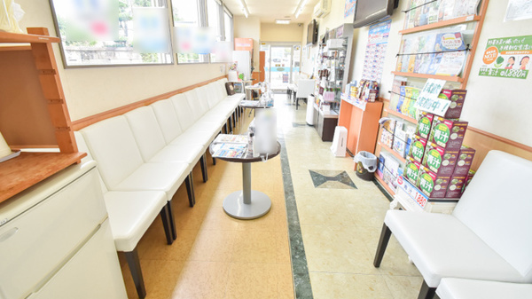 薬局メディクス 茂原店の待合スペース