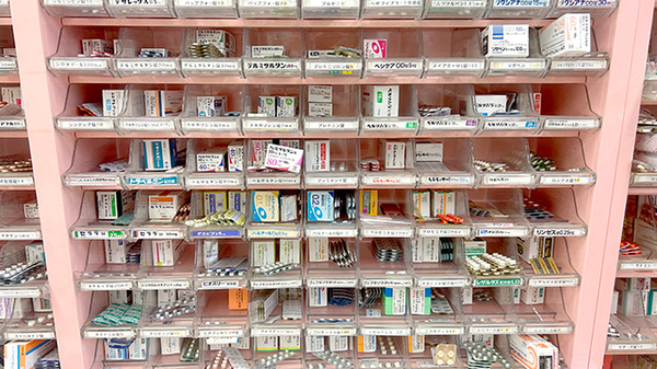 友愛薬局　茂原店の薬棚