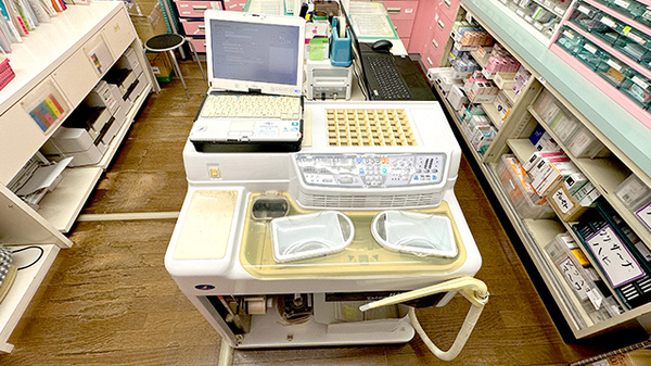 友愛薬局　勝田台店の調剤器具