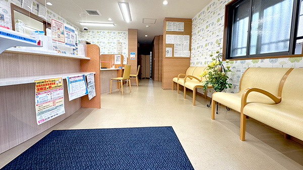 友愛薬局　千葉中央店の待合スペース