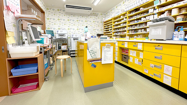友愛薬局　千葉中央店の調剤室