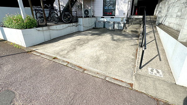 友愛薬局　六高台店の駐車場
