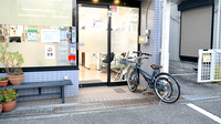 ぷれも薬局三国ヶ丘店の入口