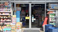 アカカベ薬局　茄子作店の入口