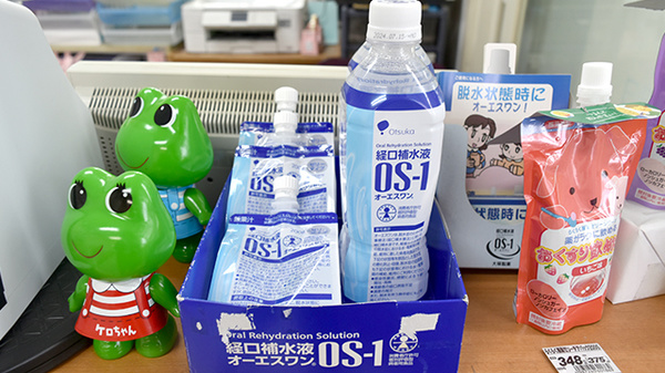 アカカベ薬局　禁野店の飲食物