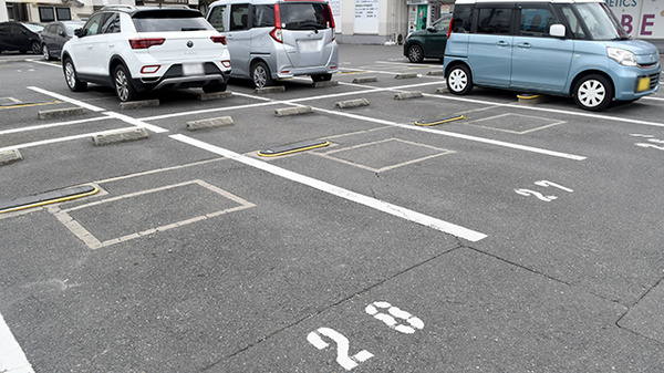アカカベ薬局　禁野店の駐車場