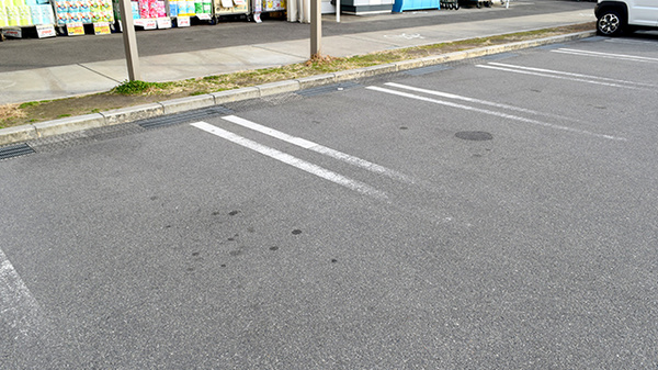 アカカベ薬局　長尾元町店の駐車場