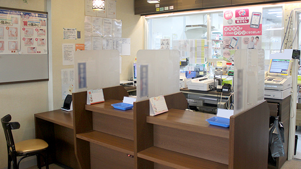 アカカベ薬局　楠公通店の受付/カウンター
