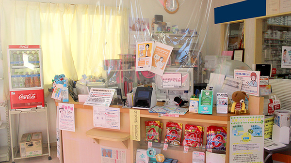 アカカベ薬局　岡山店の受付/カウンター