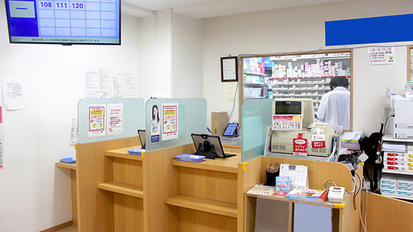 アカカベ薬局　上新庄店の受付/カウンター