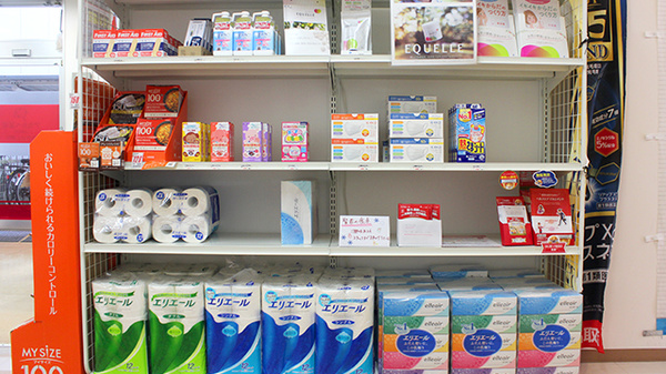 アカカベ薬局　上新庄店の雑貨品