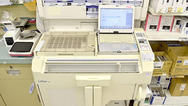 アカカベ薬局　大利店の調剤器具