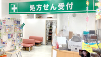 アカカベ薬局　淡路町店の入口