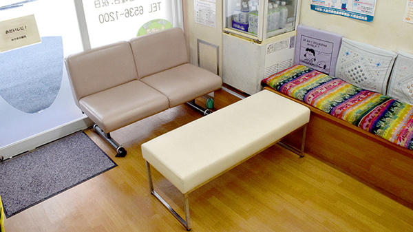 あけぼの薬局の待合スペース