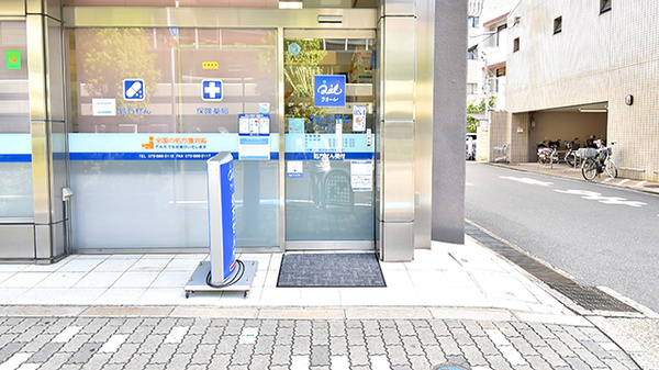 クオール薬局くずは店の入口