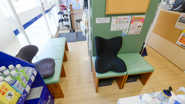クオール薬局関目高殿店の待合スペース