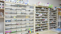 オリーブ薬局（阪急相川駅）の薬棚