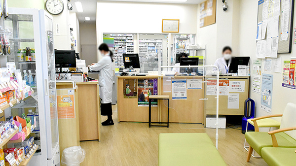 カイセイ吉矢薬局の受付/カウンター