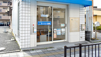 津久野カイセイ薬局の入口