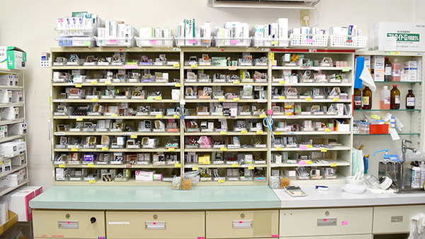 かもめ薬局南茨木店の薬棚