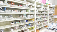 キタバ薬局　西山台店の薬棚