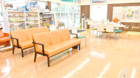 キタバ薬局　市立柏原病院前店の待合スペース