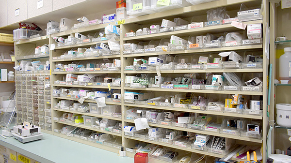 きらら薬局　羽曳野店の薬棚