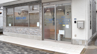 つばさ薬局鮎川店の入口