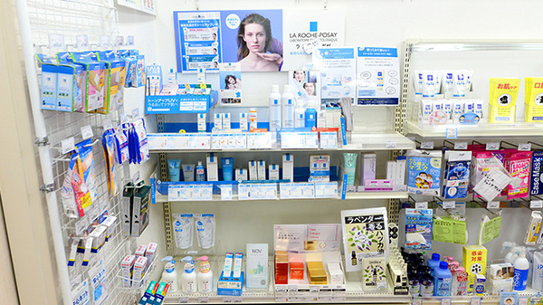 クオール薬局西梅田店の化粧品