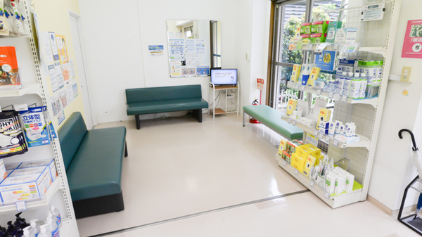 どんぐり薬局なかもず店の待合スペース