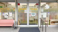 ひかり薬局の入口